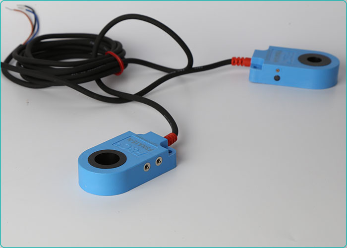 Mini Metal Detector 12VDC Switch Ring Proximity Sensor For Screw Machine